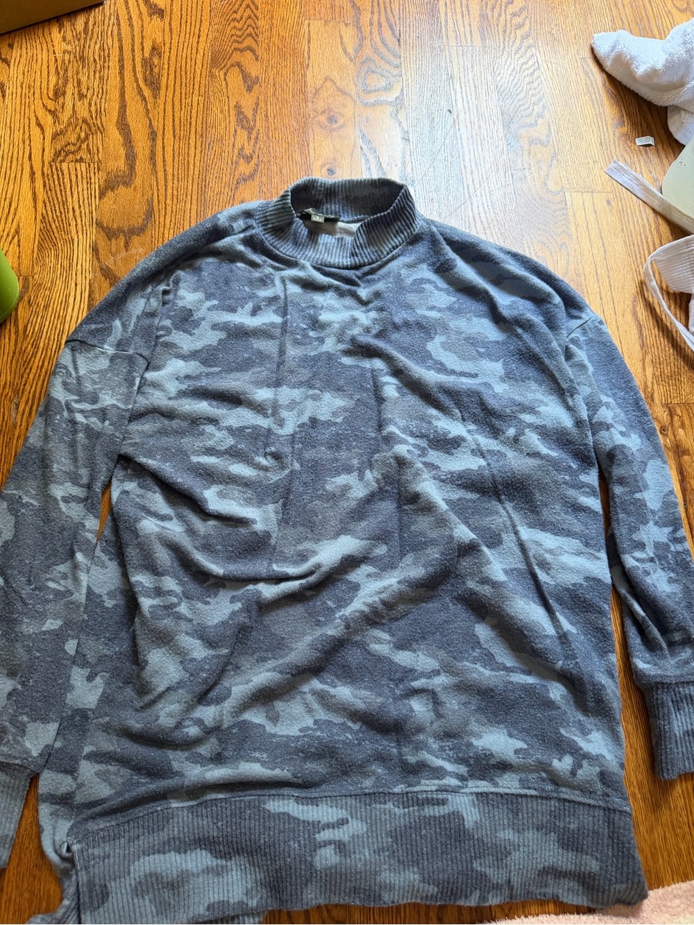 Wonderly Women's Blue & Gray Camo Crewneck Sweater